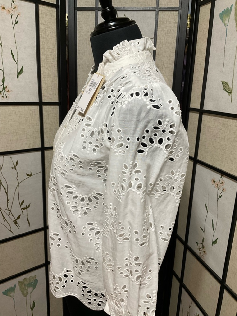 Elie Tahari White Eyelet Button Down Top with Camisole. - Picture 4 of 7